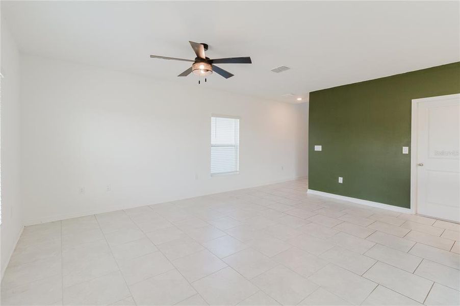 Spacious, unfurnished interior of a new home in Peace Creek Reserve, Winter Haven (Image 22). Spacious, unfurnished interior of a new home in Peace Creek Reserve, Winter Haven (Image 22).