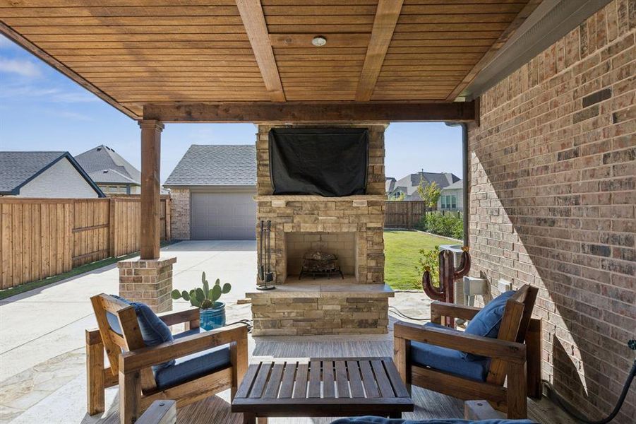 Exterior details and patio area of a home in Mantua Point, Van Alstyne (Image 18).