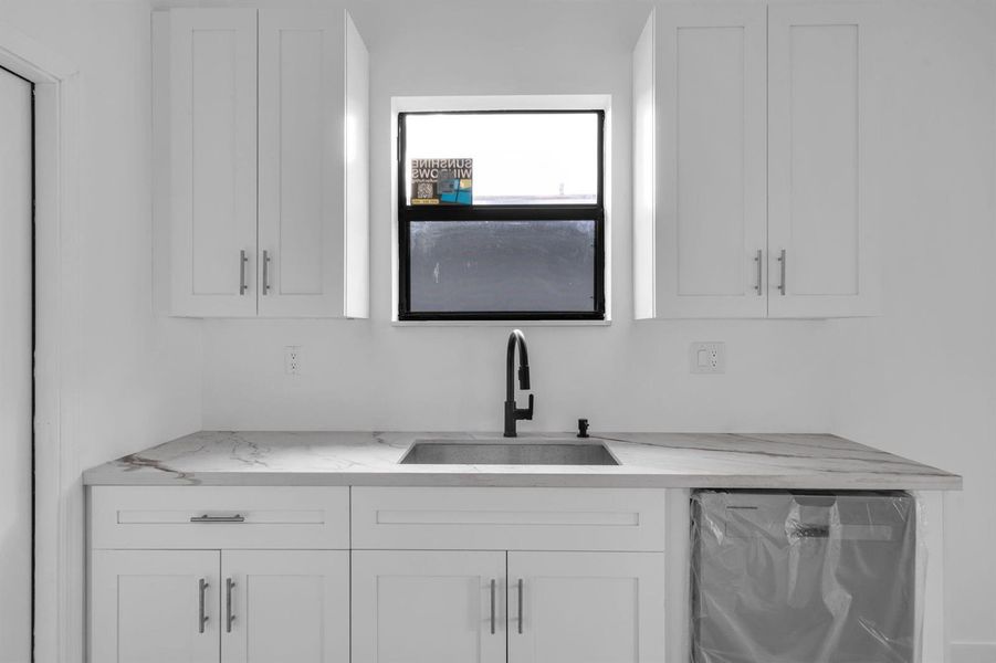 18-web-or-mls-2551NW14th-18