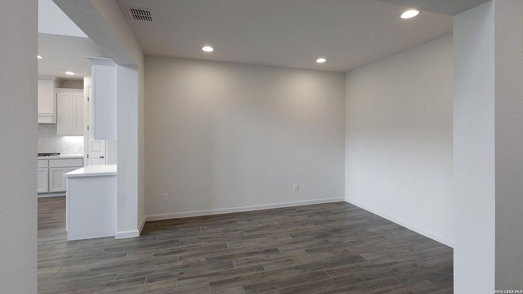 Spacious, unfurnished interior of a new home in Haby Hill, San Antonio (Image 26).