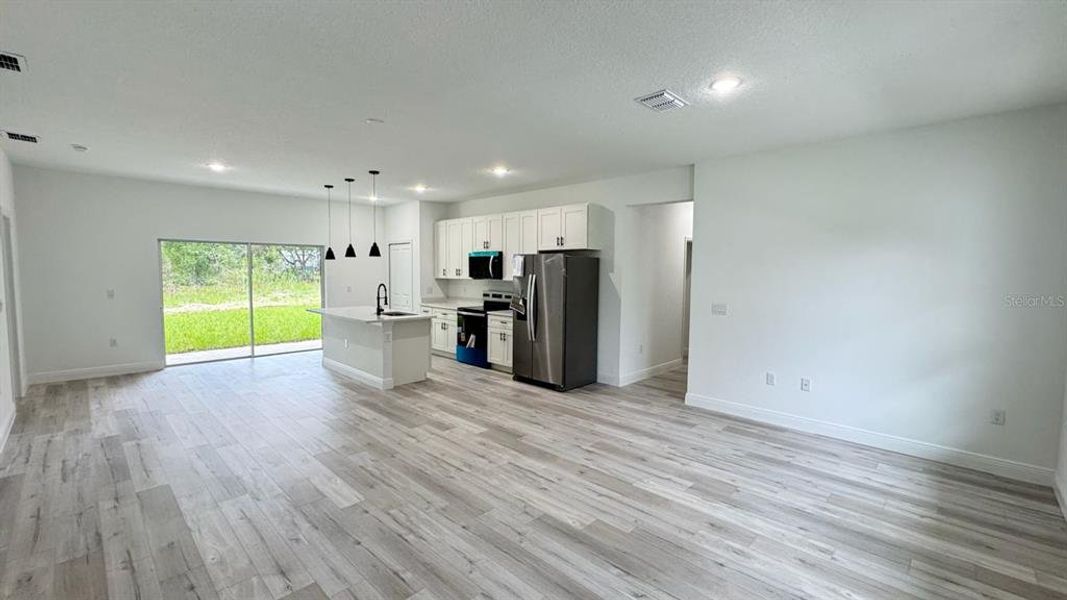Spacious, unfurnished interior of a new home in , Citrus Springs (Image 22).