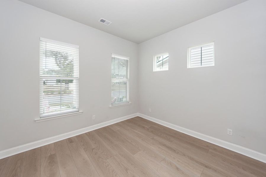 Spacious, unfurnished interior of a new home in , Summerville (Image 21).