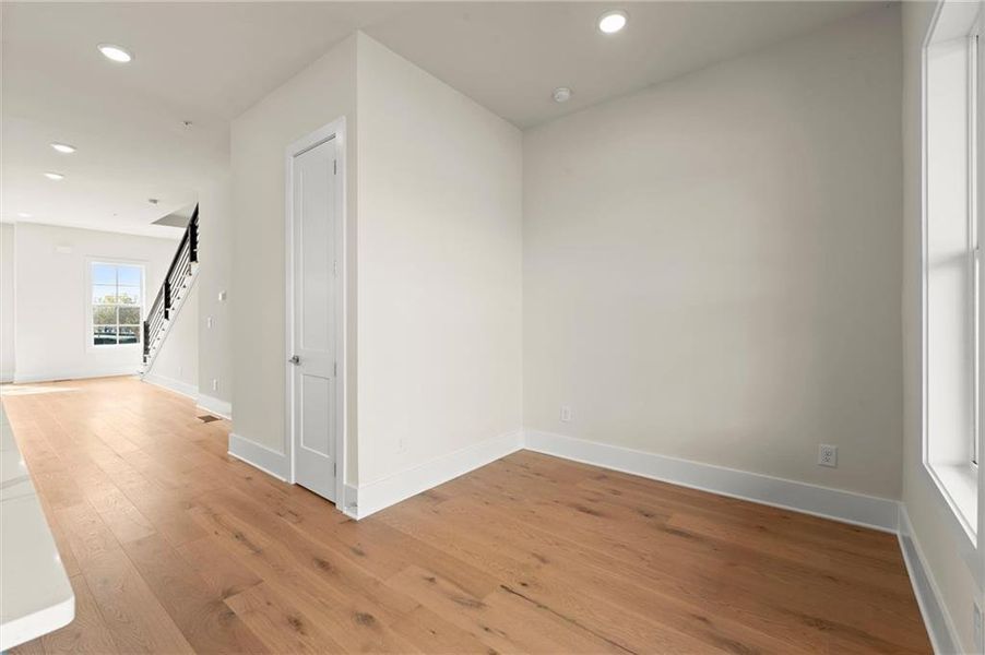 Spacious, unfurnished interior of a new home in , Alpharetta (Image 37).