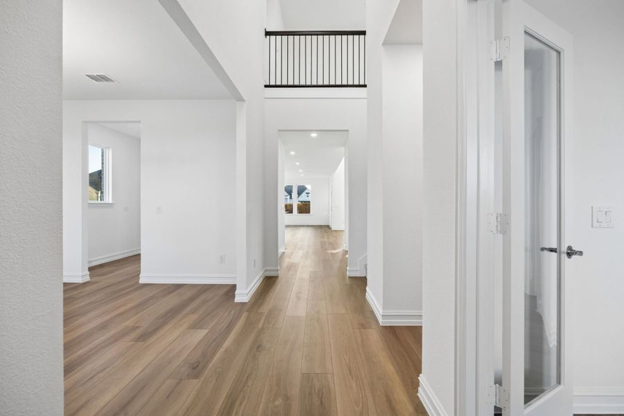 Representative unfurnished interior of a home built from the Oglesby by Pulte Homes in Pinnacle at Legacy Hills, Celina (Image 26).