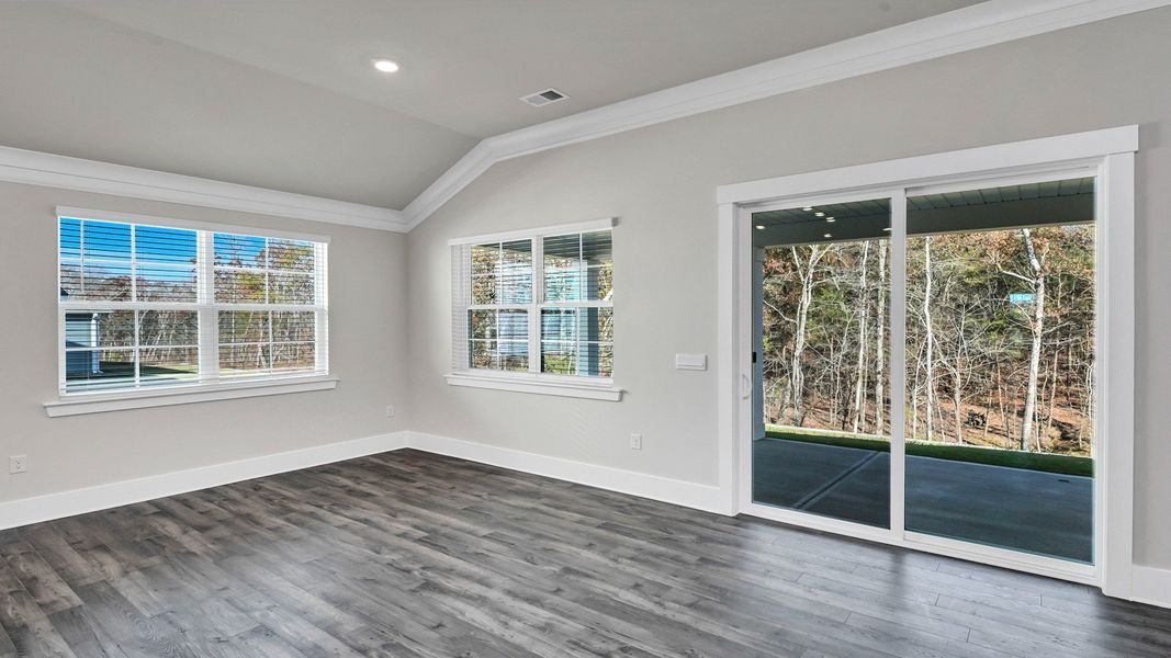 Spacious, unfurnished interior of a new home in Livingston Woods, Irmo (Image 34).