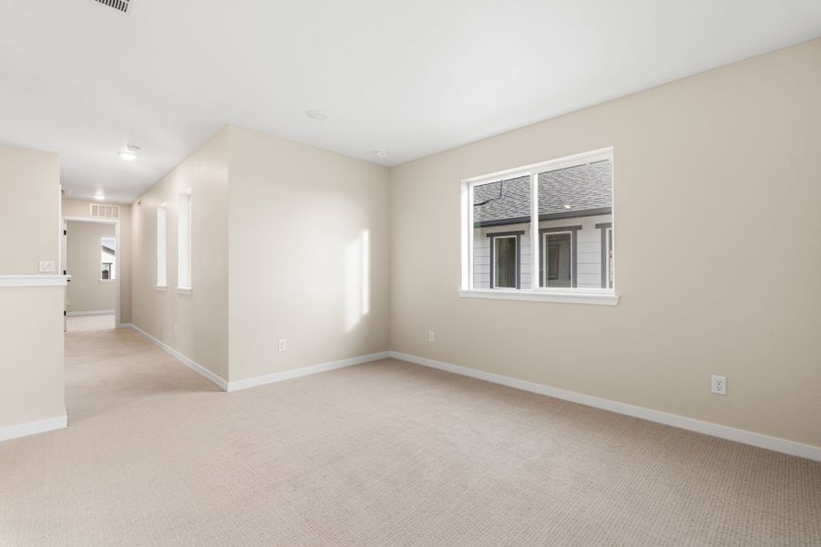 Spacious, unfurnished interior of a new home in Barefoot Village, Longmont (Image 19). Spacious, unfurnished interior of a new home in Barefoot Village, Longmont (Image 19).