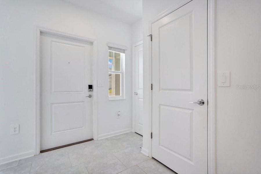 Spacious, unfurnished interior of a new home in Wellness Ridge, Clermont (Image 25).