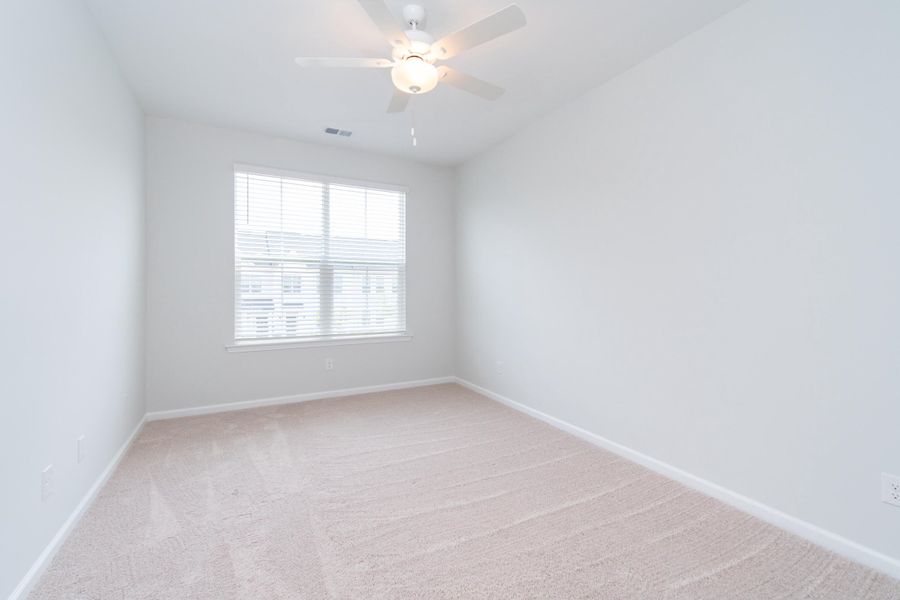 Spacious, unfurnished interior of a new home in , Summerville (Image 21).