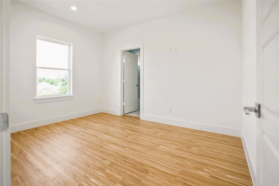 Spacious, unfurnished interior of a new home in , Houston (Image 23).