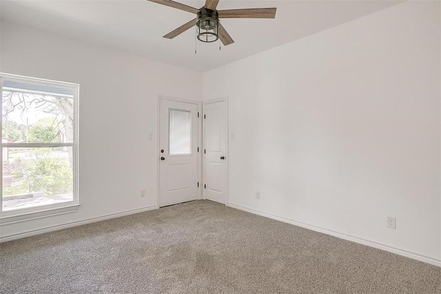 Spacious, unfurnished interior of a new home in , Granbury (Image 22).