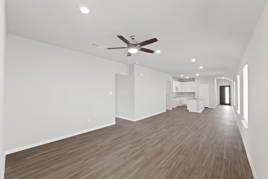 Spacious, unfurnished interior of a new home in Bammel Oaks, Houston (Image 12).