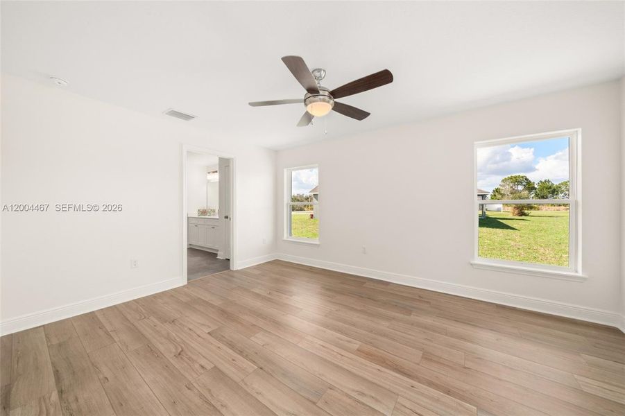 Spacious, unfurnished interior of a new home in , Sebring (Image 21).