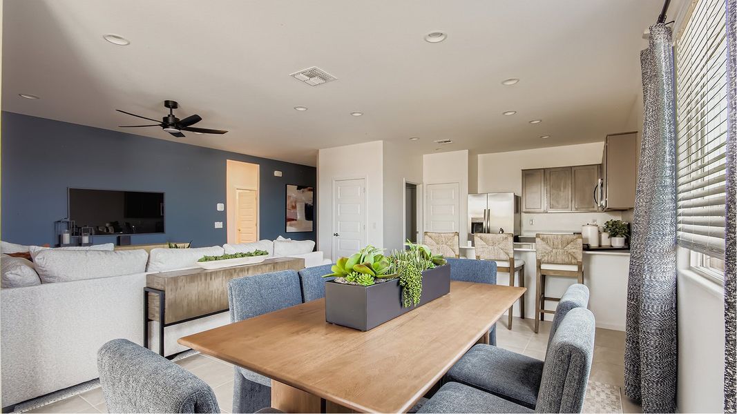 3560 Coronado Dining 2of3 F1 Base2