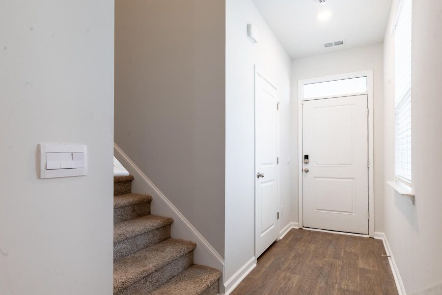 Spacious, unfurnished interior of a new home in , Summerville (Image 13).