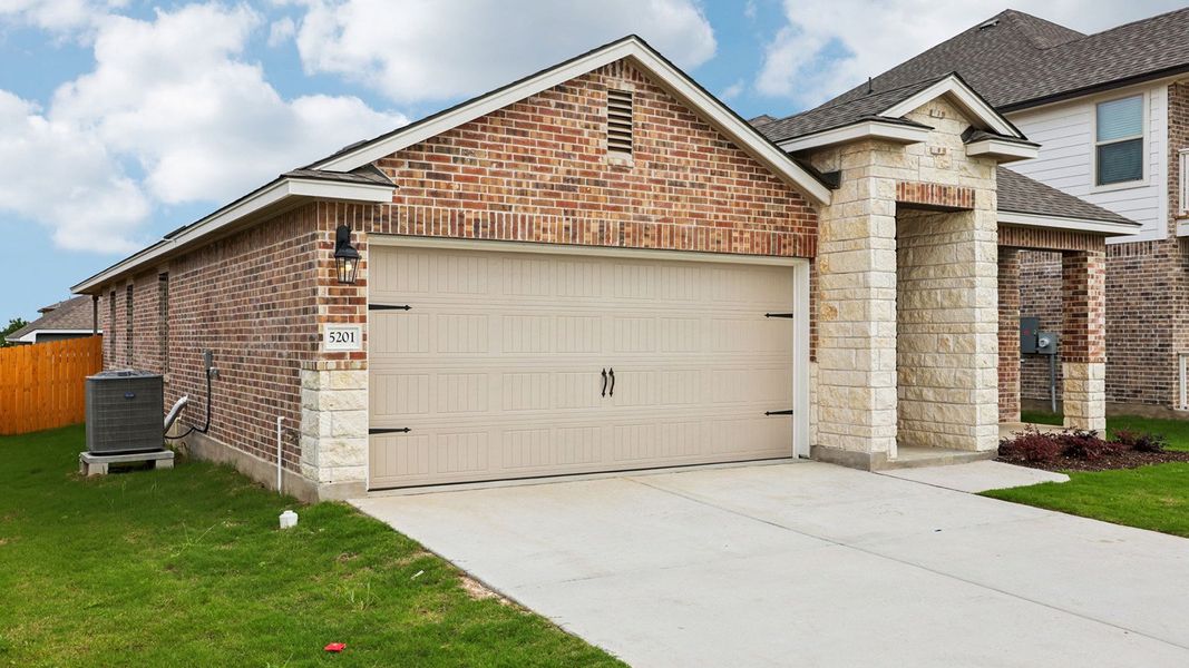 Exterior details and patio area of a home in Three Creeks - Colt Creek, Belton (Image 3).