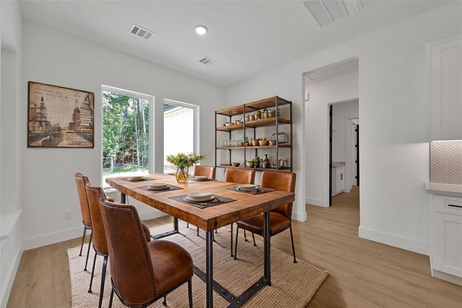 Virtually staged dining room