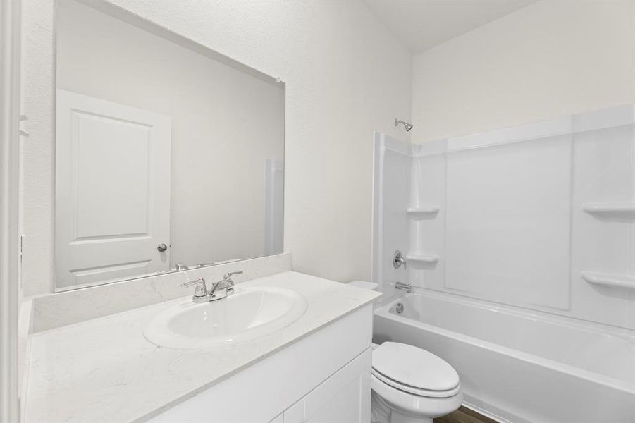 06. 815 Lexington - 2ND Bath