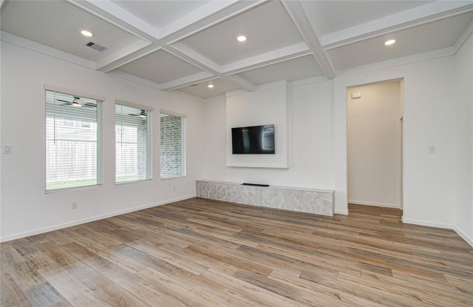 Spacious, unfurnished interior of a new home in Harvest Green, Richmond (Image 8).