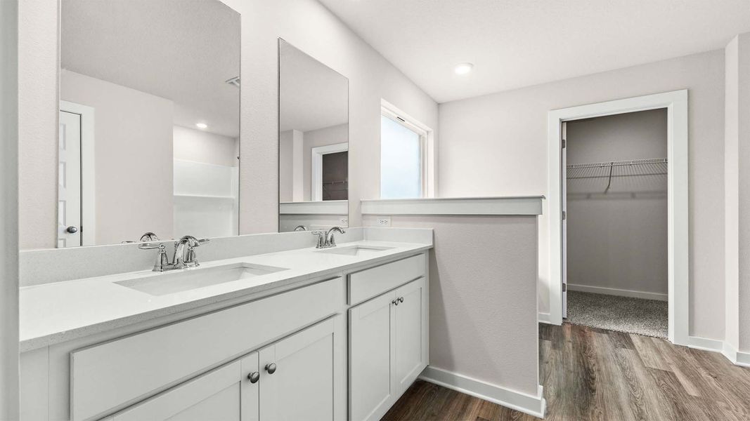 Furnished interior view inside a new home in Sunny Hills, Chipley (Image 8).