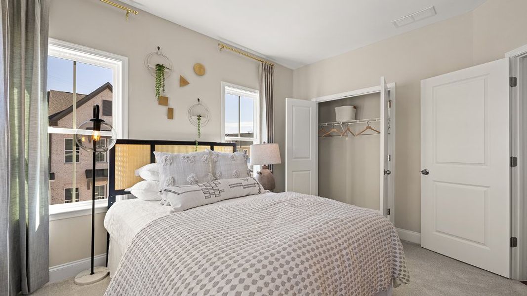 5110 Bentley Bed3 1of4 F3 Base1