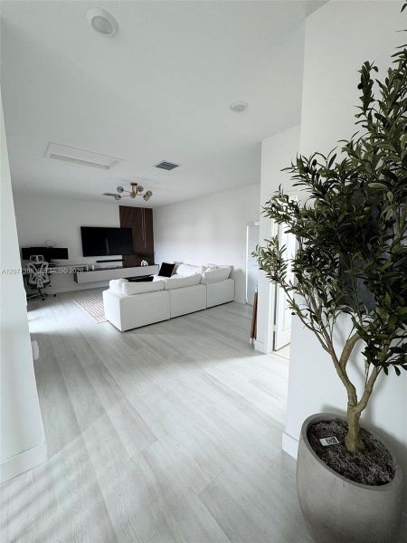 Furnished interior view inside a new home in , Doral (Image 4).