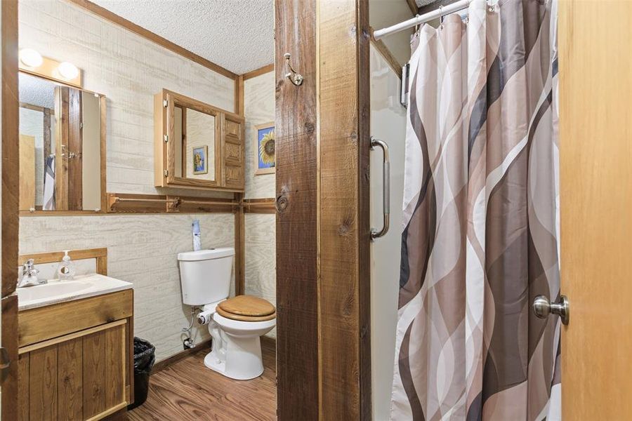 En Suite bath for bedroom 2