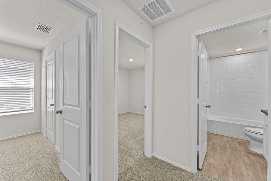 Spacious, unfurnished interior of a new home in Bollinger, Maxwell (Image 12).