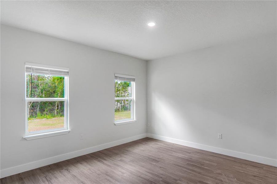 Spacious, unfurnished interior of a new home in , Citrus Springs (Image 19).