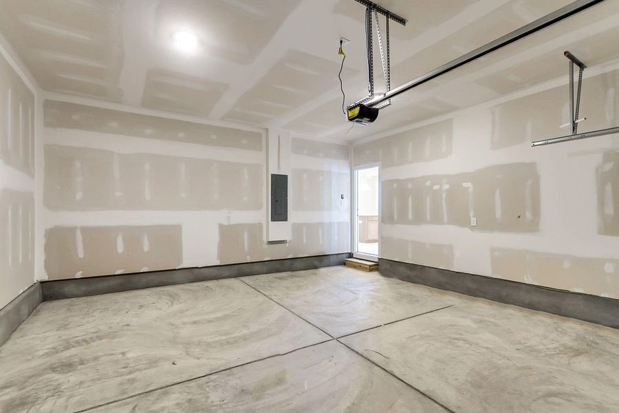 Spacious, unfurnished interior of a new home in Tidewater at Lakes of Cane Bay, Summerville (Image 31). Spacious, unfurnished interior of a new home in Tidewater at Lakes of Cane Bay, Summerville (Image 31).