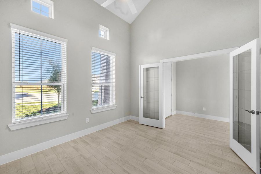 Spacious, unfurnished interior of a new home in Briarwood Crossing, Rosenberg (Image 18).