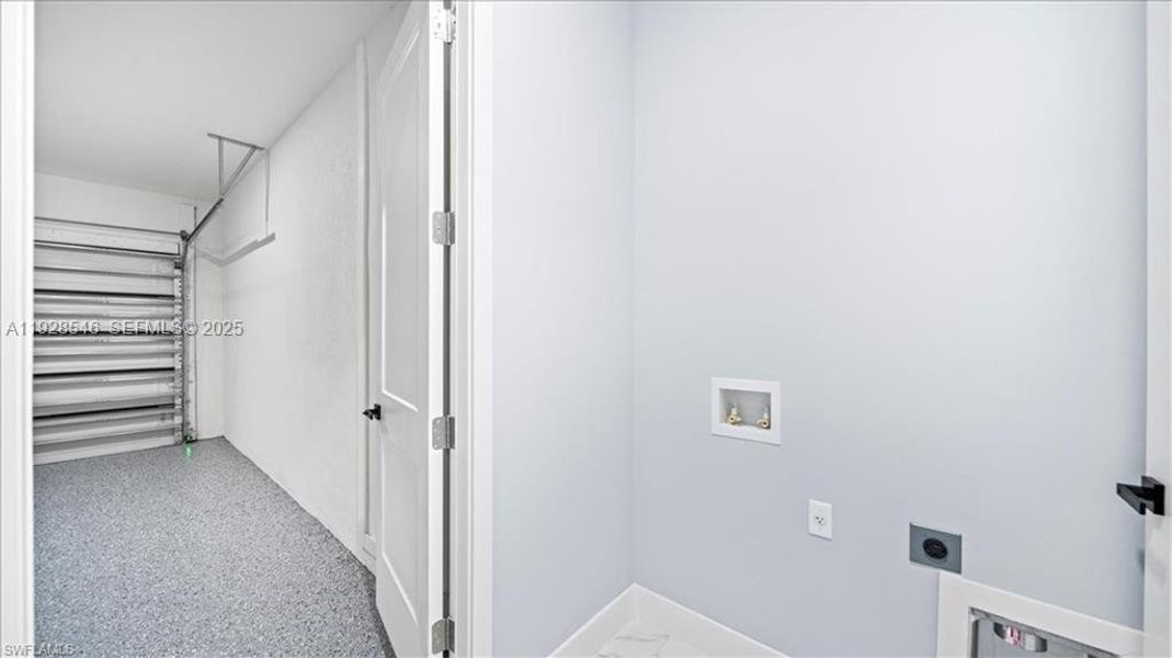 Spacious, unfurnished interior of a new home in , Lehigh Acres (Image 27).