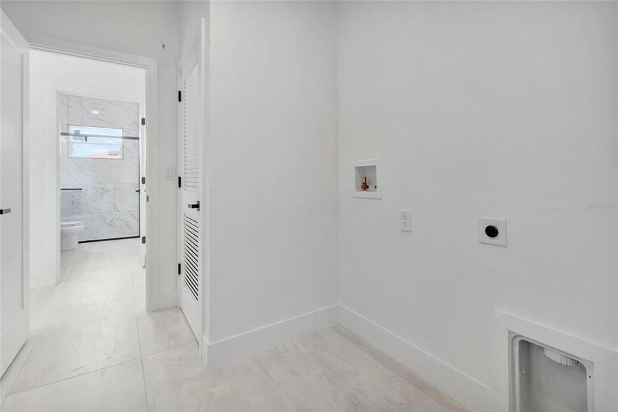 Spacious, unfurnished interior of a new home in , Ocala (Image 23).