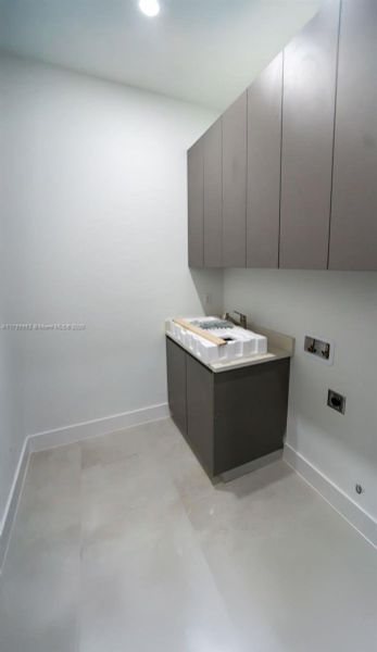 Furnished interior view inside a new home in , Cape Coral (Image 7).