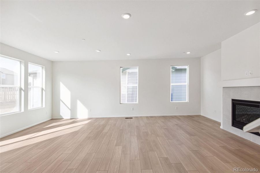 Spacious, unfurnished interior of a new home in Turnberry, Commerce City (Image 15).