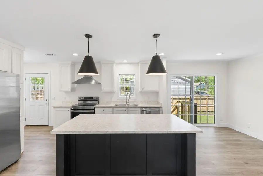Furnished interior view inside a new home in , Ravenel (Image 4).
