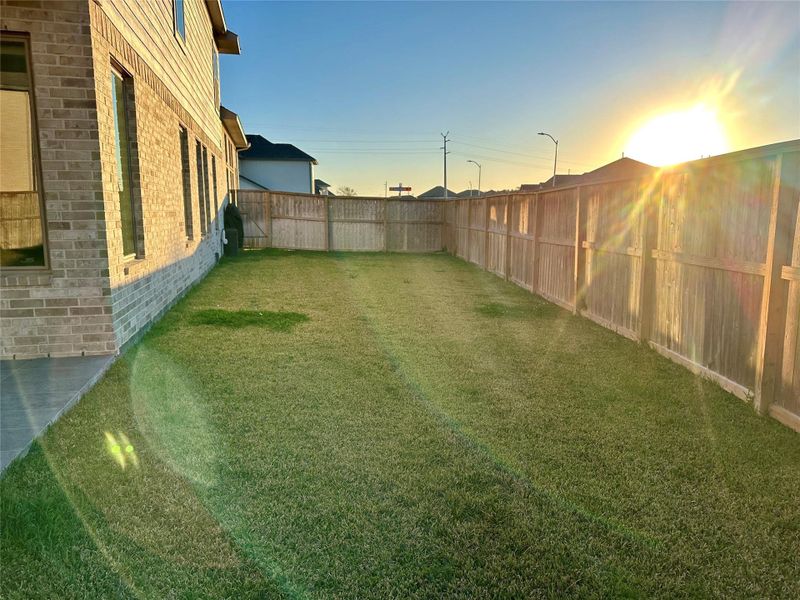 Exterior details and patio area of a home in Sienna, Missouri City (Image 3).