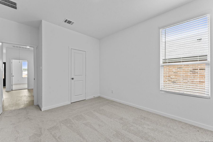 Spacious, unfurnished interior of a new home in Sky Ranch, New Braunfels (Image 27).