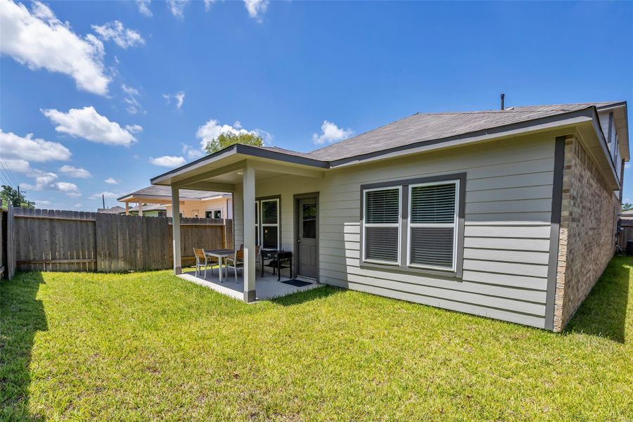 Spacious Patio for entertaining