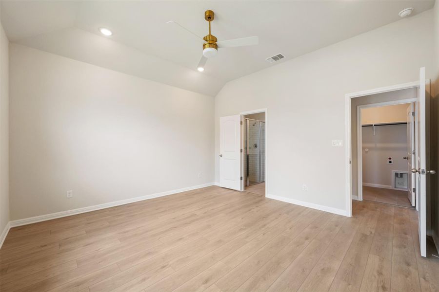 Spacious, unfurnished interior of a new home in , San Marcos (Image 25).