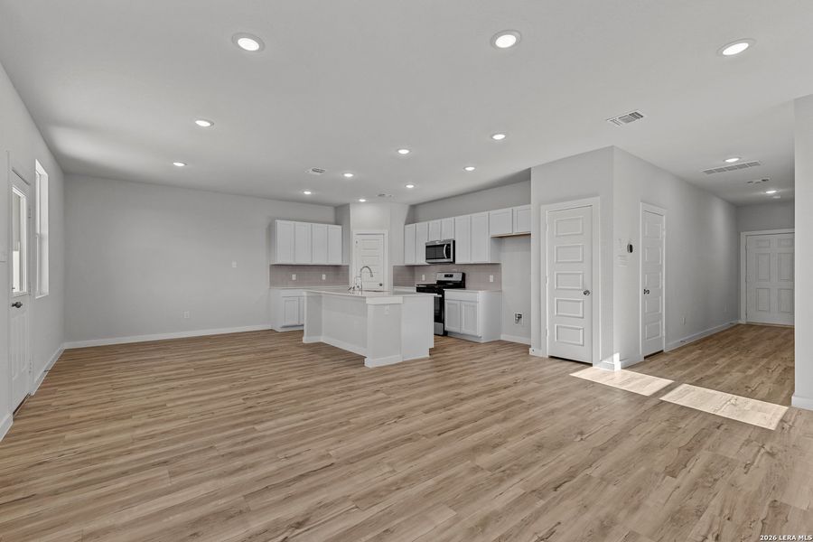 Spacious, unfurnished interior of a new home in Park Place, New Braunfels (Image 13). Spacious, unfurnished interior of a new home in Park Place, New Braunfels (Image 13).