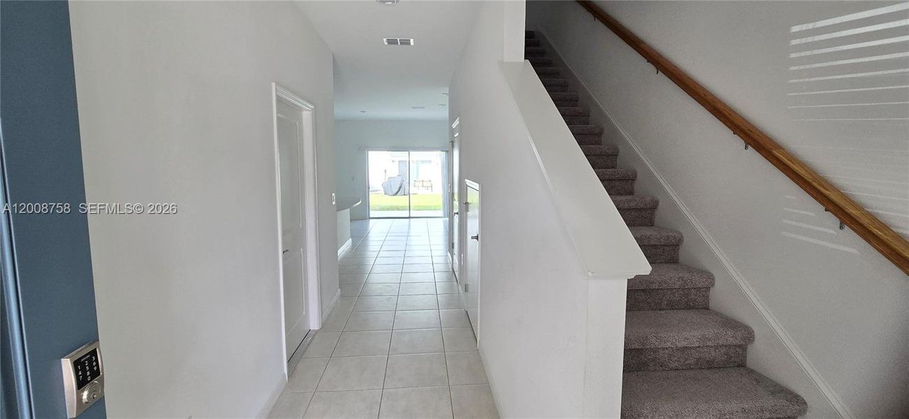 Spacious, unfurnished interior of a new home in , Davenport (Image 23).