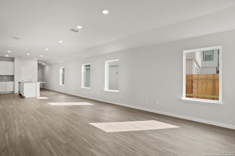 Spacious, unfurnished interior of a new home in Timber Creek, San Antonio (Image 23). Spacious, unfurnished interior of a new home in Timber Creek, San Antonio (Image 23).