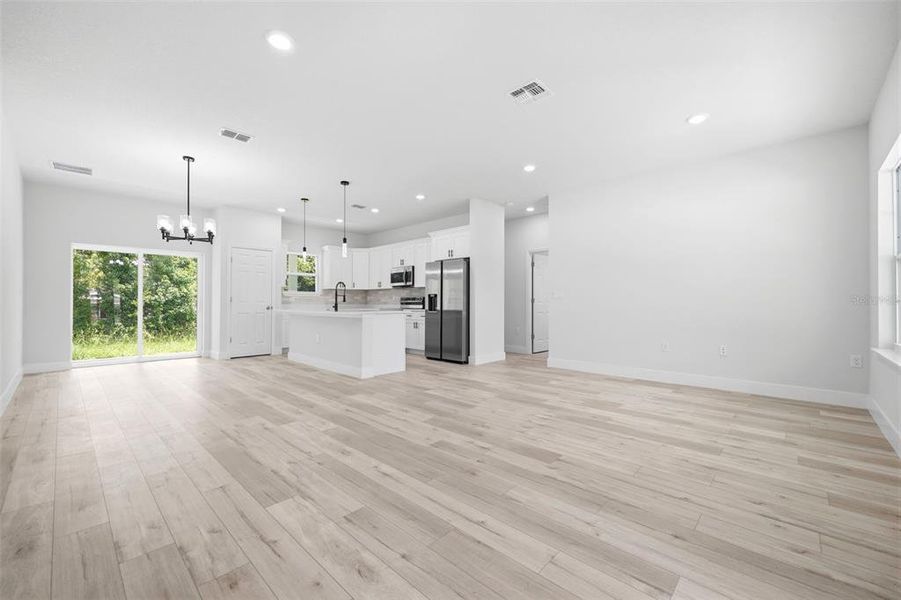 Spacious, unfurnished interior of a new home in , Citrus Springs (Image 12).