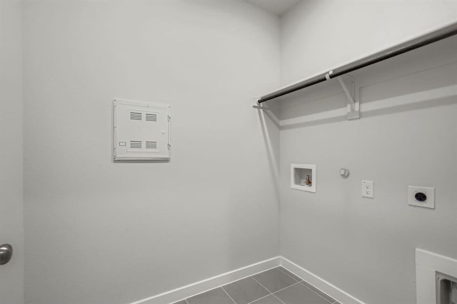 Spacious, unfurnished interior of a new home in Ambergrove, Royse City (Image 14).