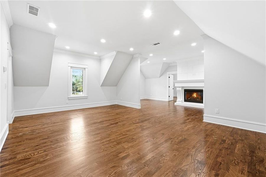 Spacious, unfurnished interior of a new home in , Roswell (Image 35).