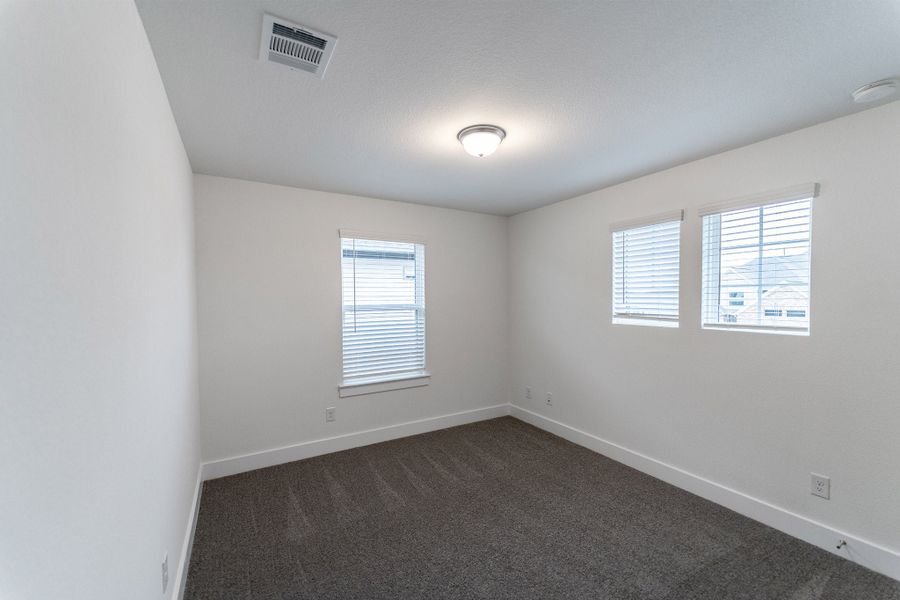 Spacious, unfurnished interior of a new home in Santa Rita Ranch, Georgetown (Image 19).