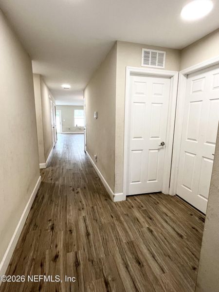 Spacious, unfurnished interior of a new home in , Jacksonville (Image 11).