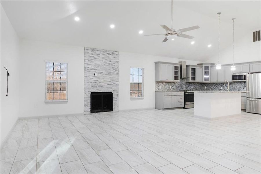 Spacious, unfurnished interior of a new home in , Van Alstyne (Image 23).