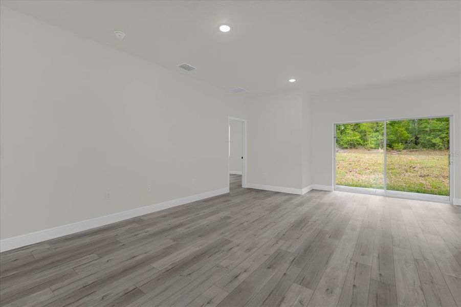 Spacious, unfurnished interior of a new home in , Citrus Springs (Image 19).