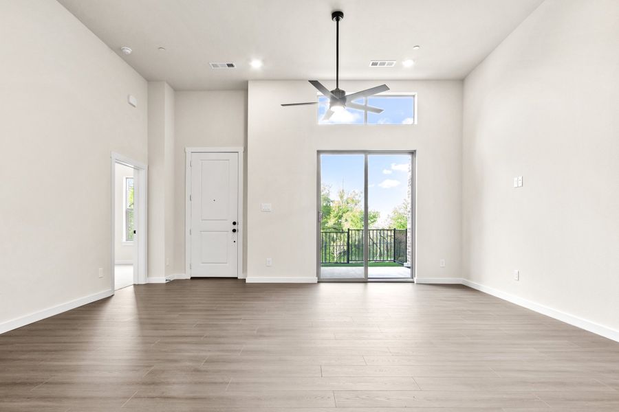 Spacious, unfurnished interior of a new home in Cottonwood Creek, Rowlett (Image 13).